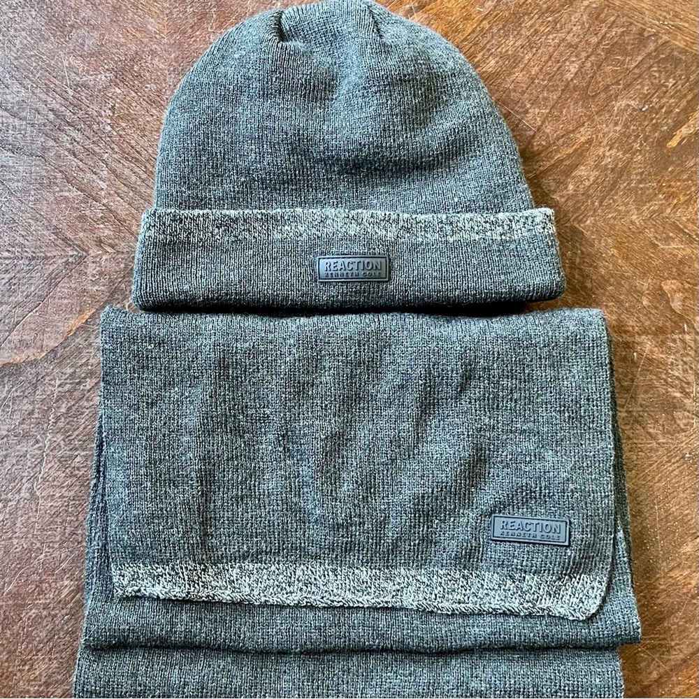 Kenneth Cole Reaction Mens Maximum Warmth Scarf and Hat Set Charcoal Gray